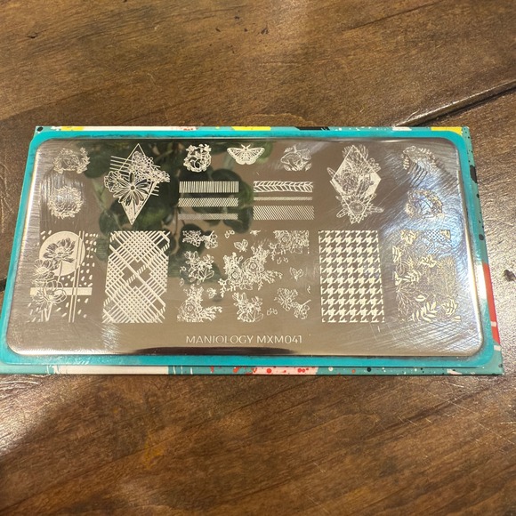 Maniology MXM041 Mani x Me Exclusive Nail Stamping Plate Floral Geometric - Picture 4 of 4